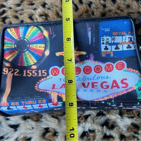 🎰 Las Vegas-Themed Cosmetic Bag with Mini Mirror & Brush Set - Picture 3 of 7